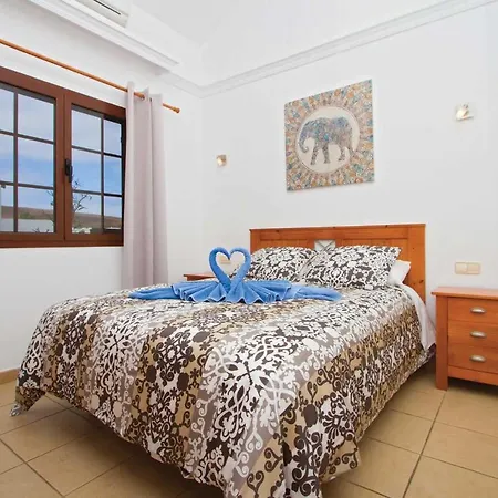 Playa Blanca Sleeps 4 Air Con Wifi *